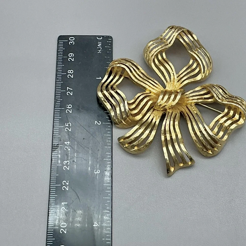 Monet Gold Tone Ribbon Bow Brooch‎ Pin Openwork Modernist Signed Costume Jewelry